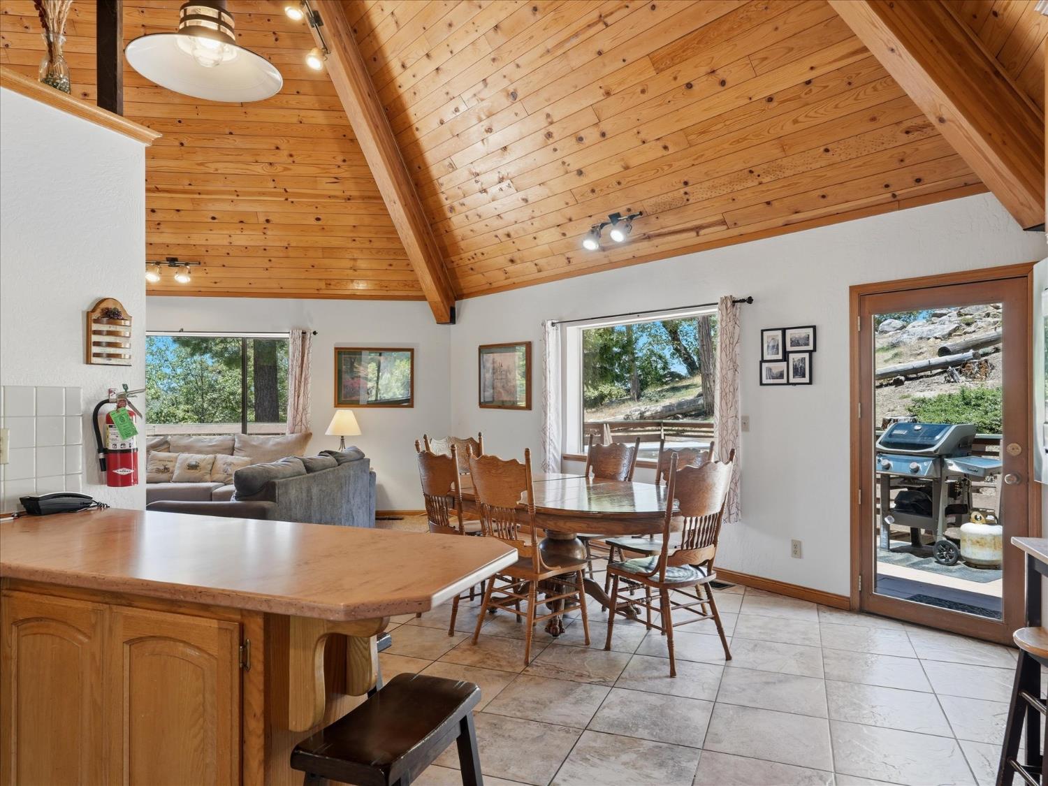 7273 Yosemite Park Way, Yosemite West, CA 95389
