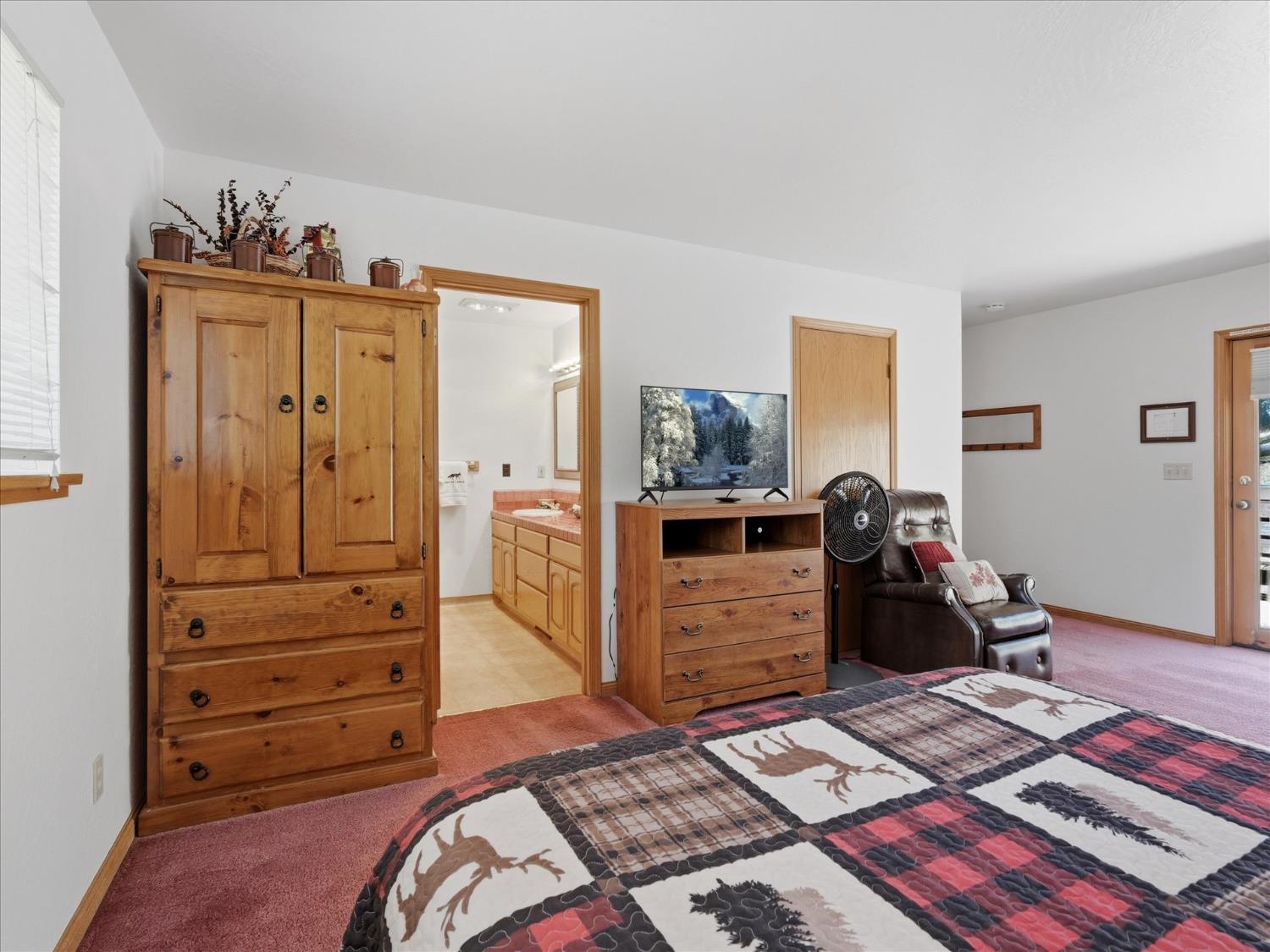7273 Yosemite Park Way, Yosemite West, CA 95389
