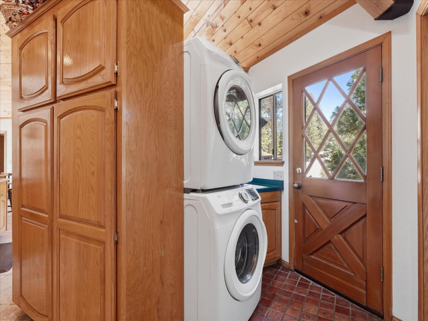 7273 Yosemite Park Way, Yosemite West, CA 95389