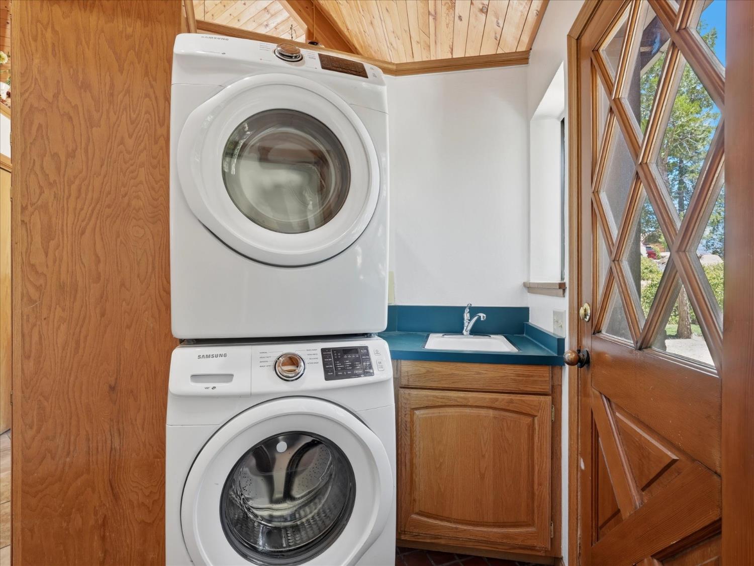 7273 Yosemite Park Way, Yosemite West, CA 95389