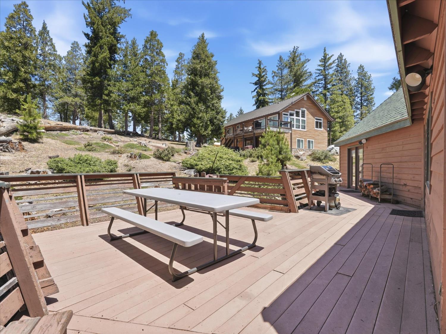 7273 Yosemite Park Way, Yosemite West, CA 95389