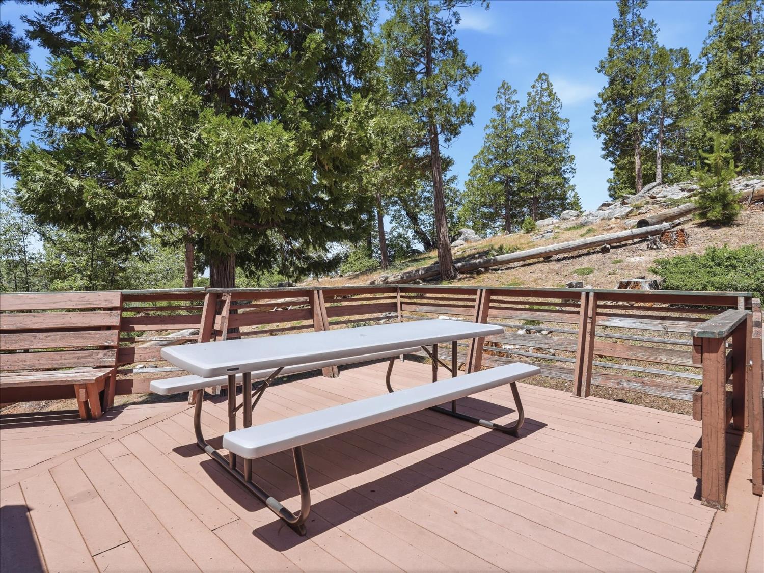 7273 Yosemite Park Way, Yosemite West, CA 95389