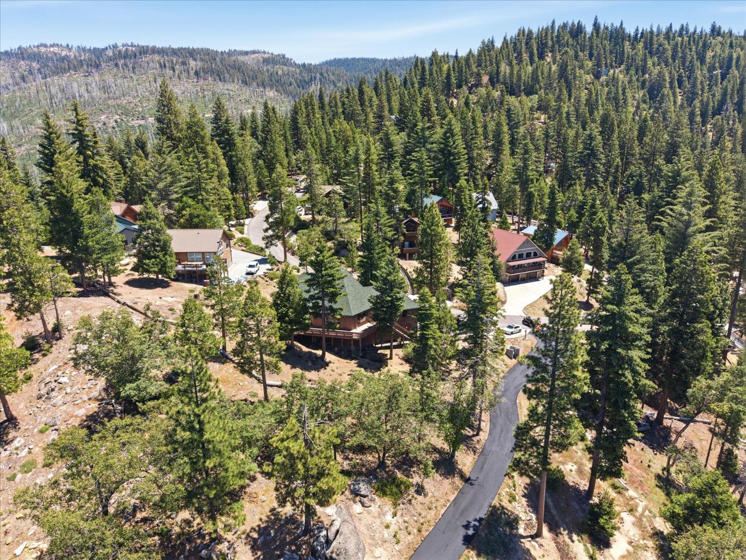 7273 Yosemite Park Way, Yosemite West, CA 95389