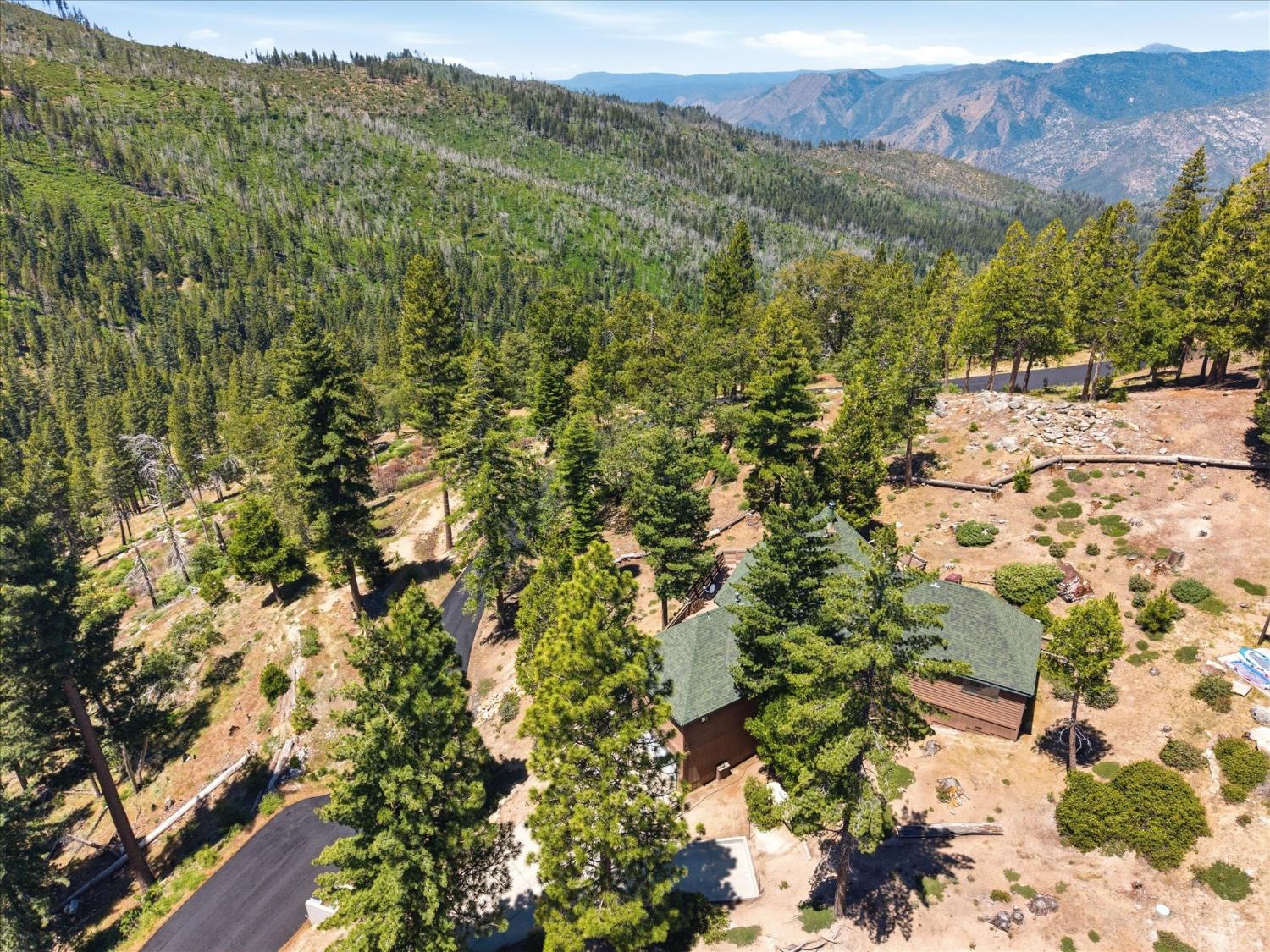 7273 Yosemite Park Way, Yosemite West, CA 95389