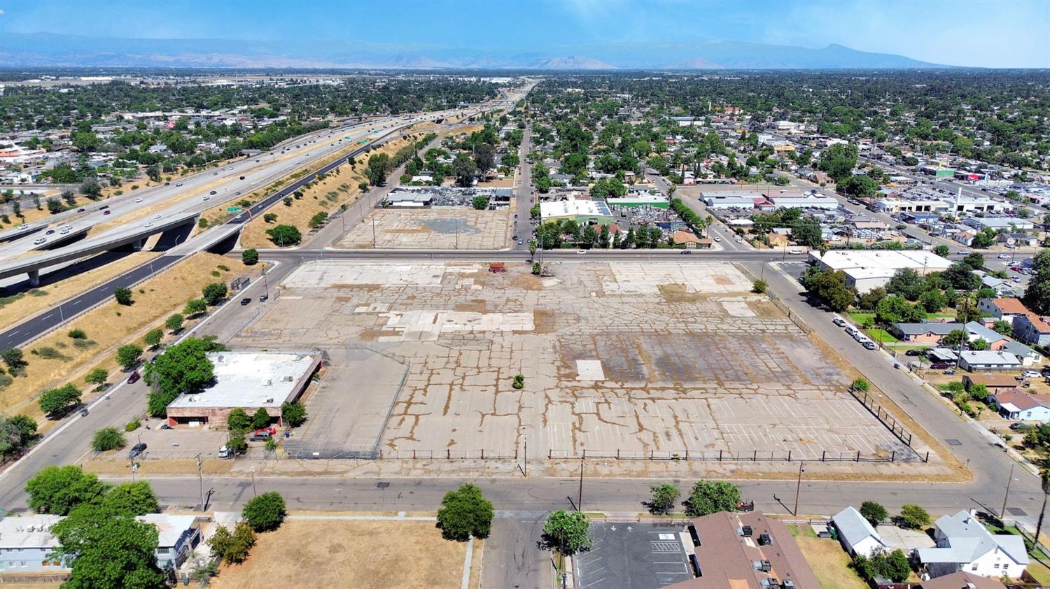 4582 E Harvey Ave, Fresno, CA 93702