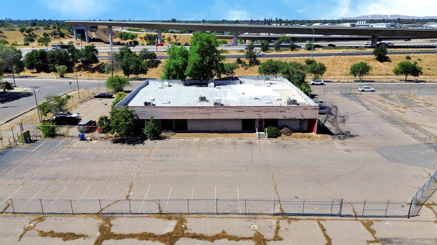 4582 E Harvey Ave, Fresno, CA 93702