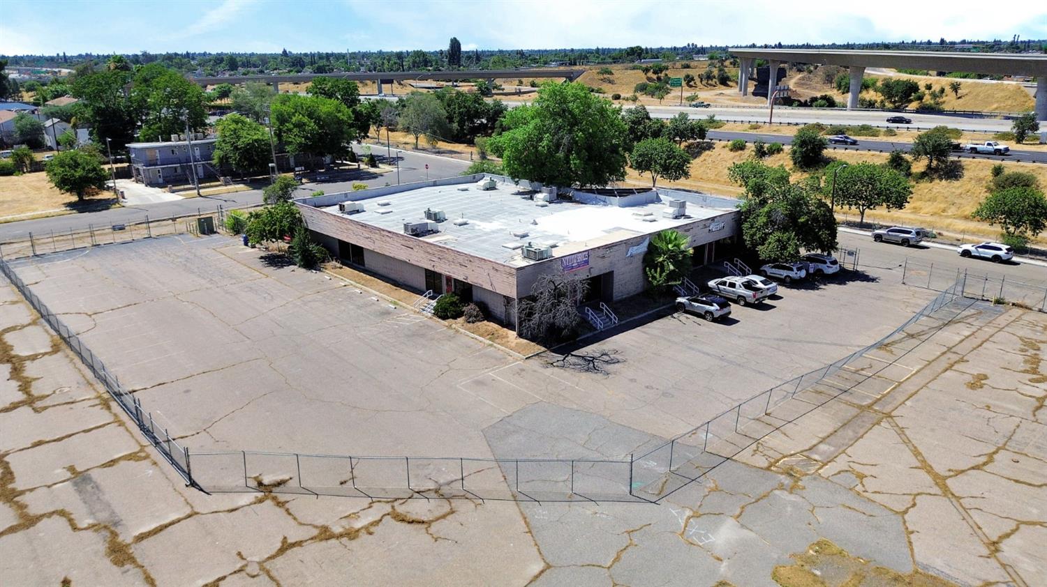 4582 E Harvey Ave, Fresno, CA 93702