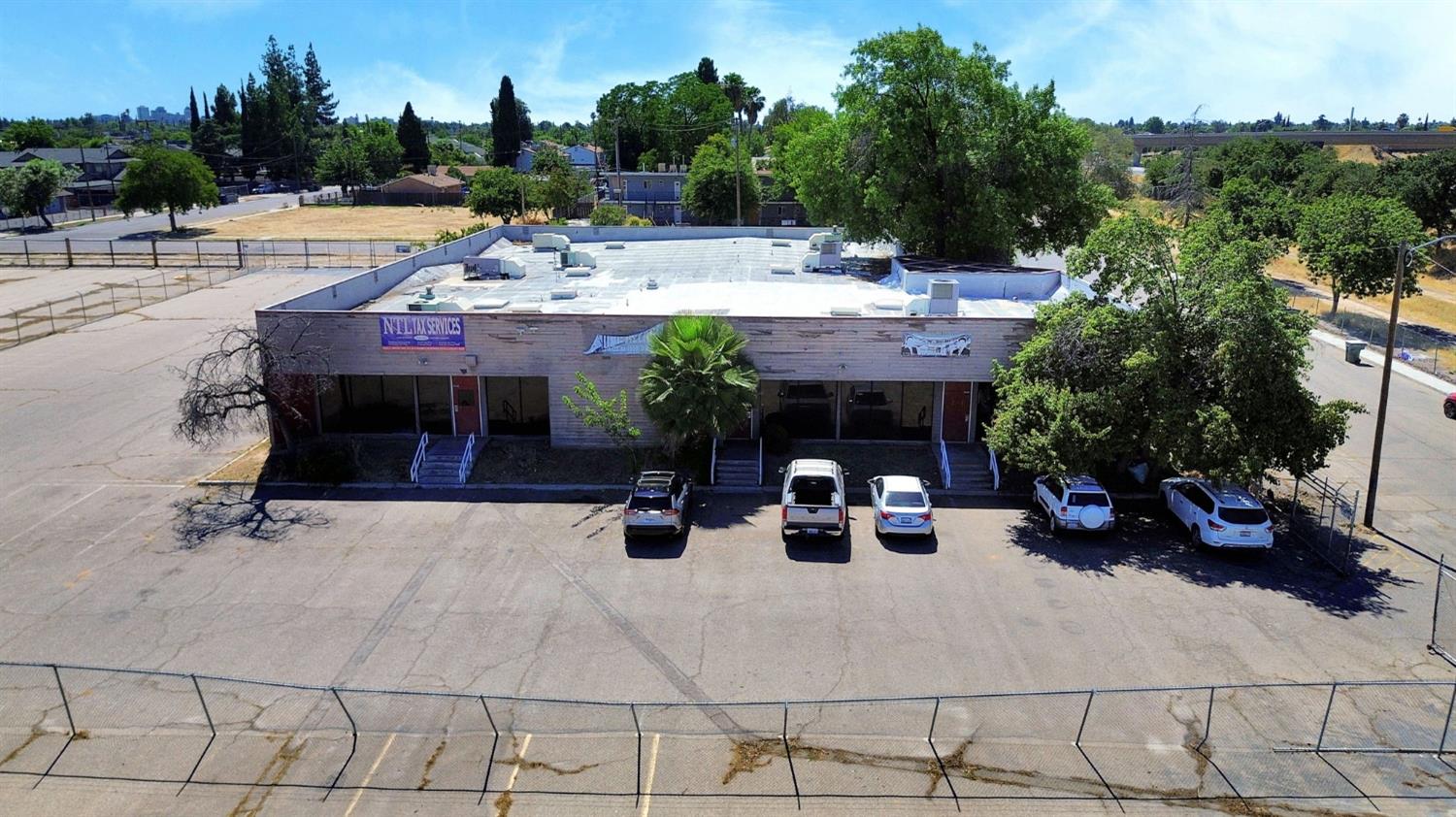 4582 E Harvey Ave, Fresno, CA 93702