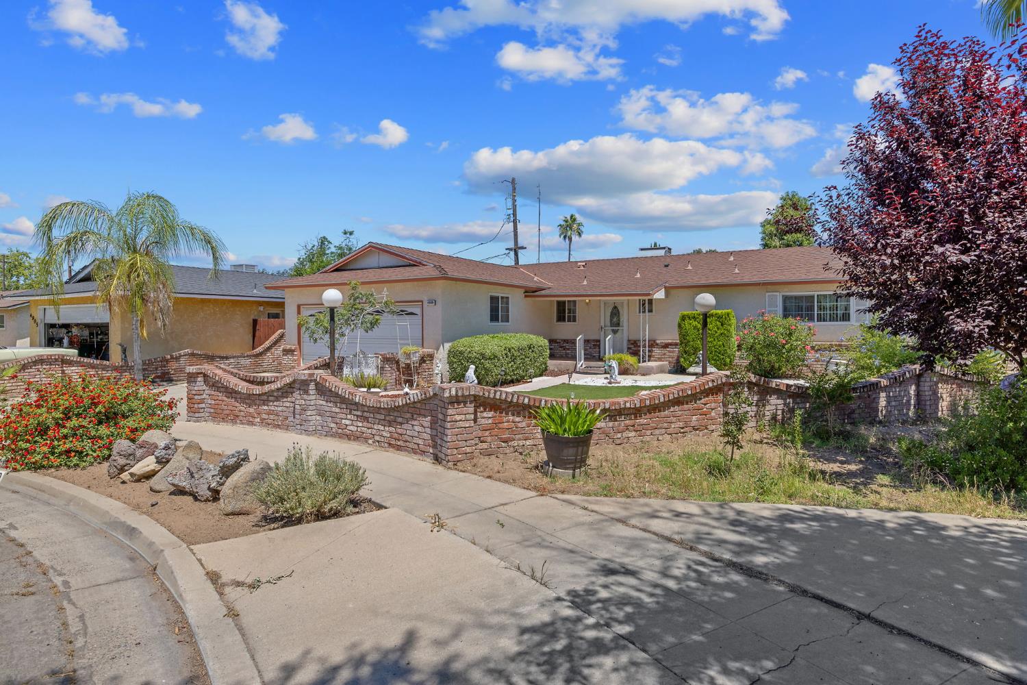 4909 E Fillmore Avenue S, Fresno, CA 93727