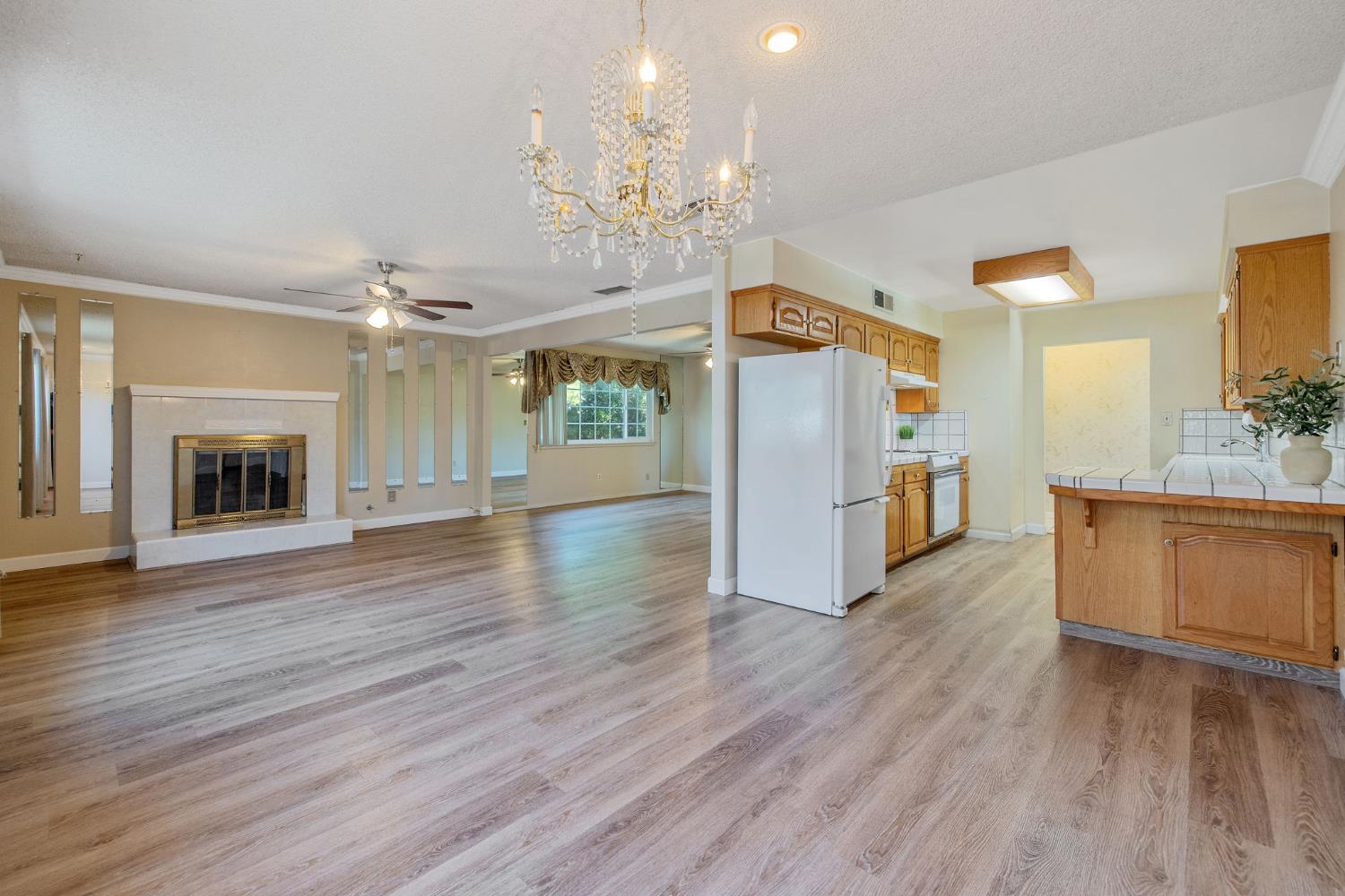 4909 E Fillmore Avenue S, Fresno, CA 93727