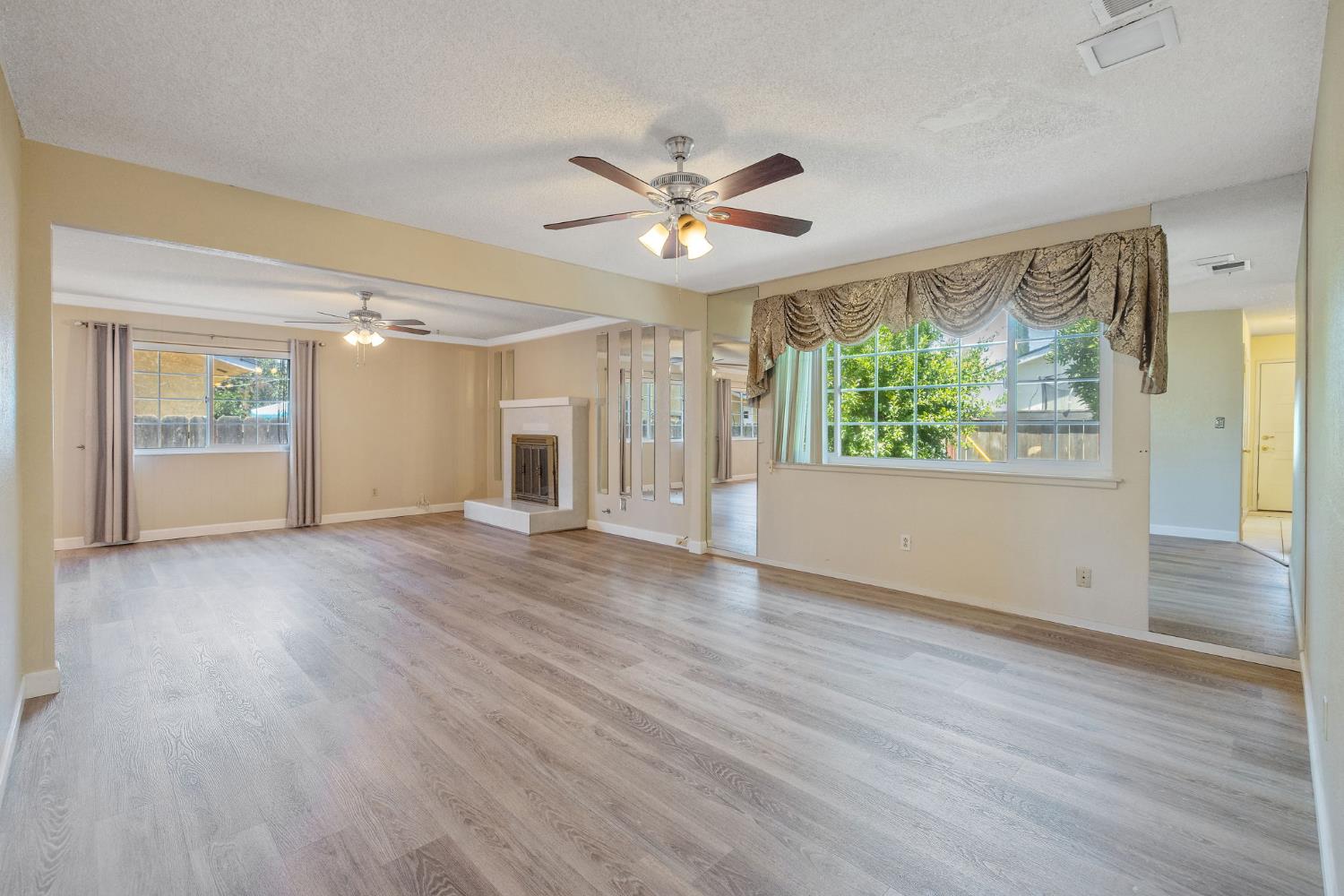 4909 E Fillmore Avenue S, Fresno, CA 93727