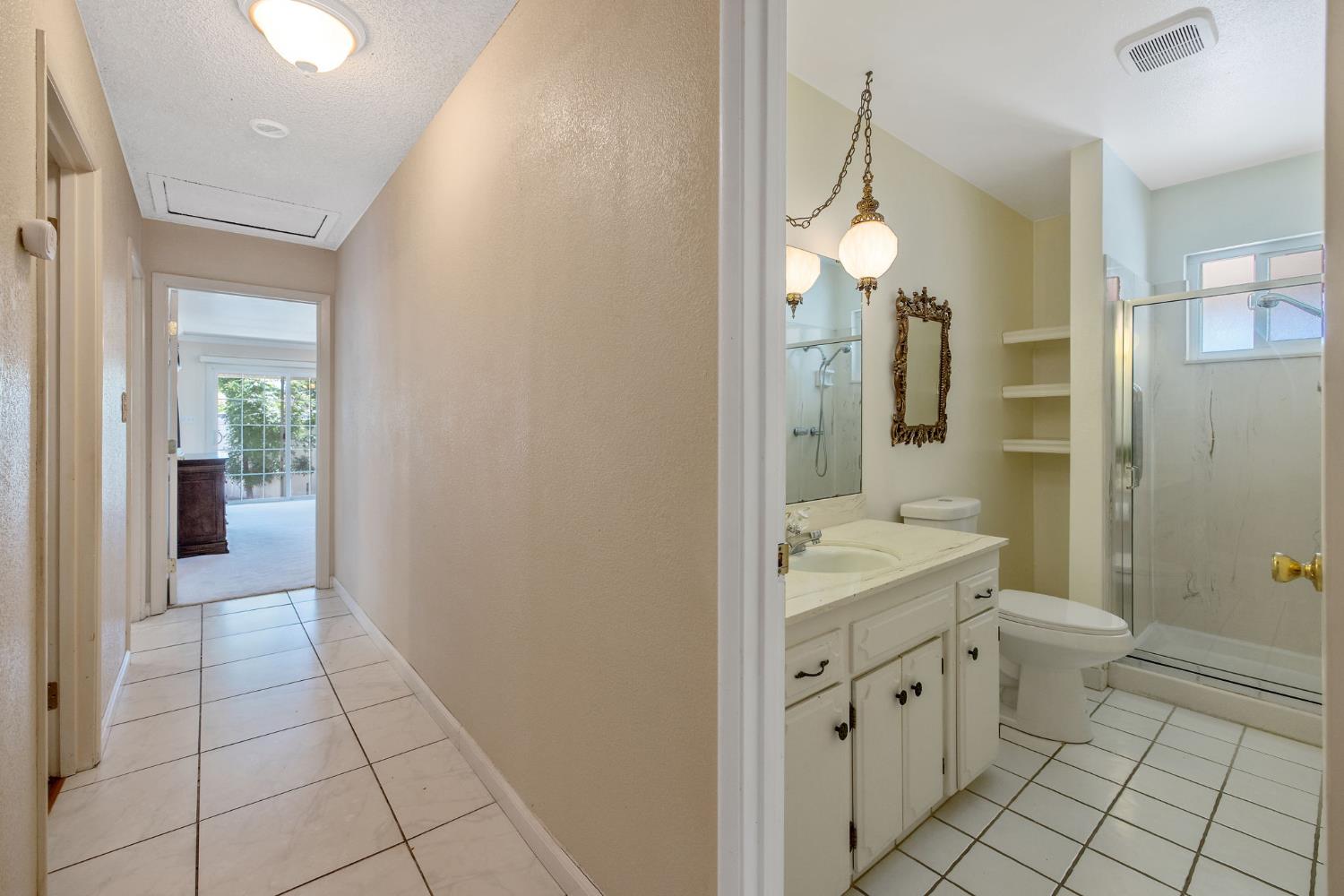 4909 E Fillmore Avenue S, Fresno, CA 93727