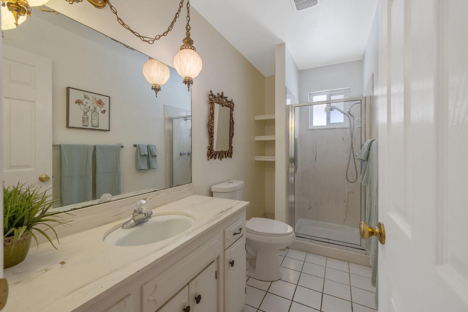 4909 E Fillmore Avenue S, Fresno, CA 93727