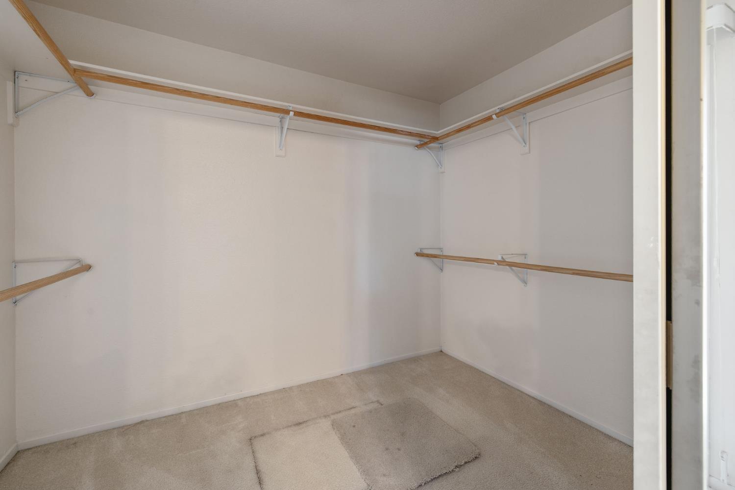 4909 E Fillmore Avenue S, Fresno, CA 93727
