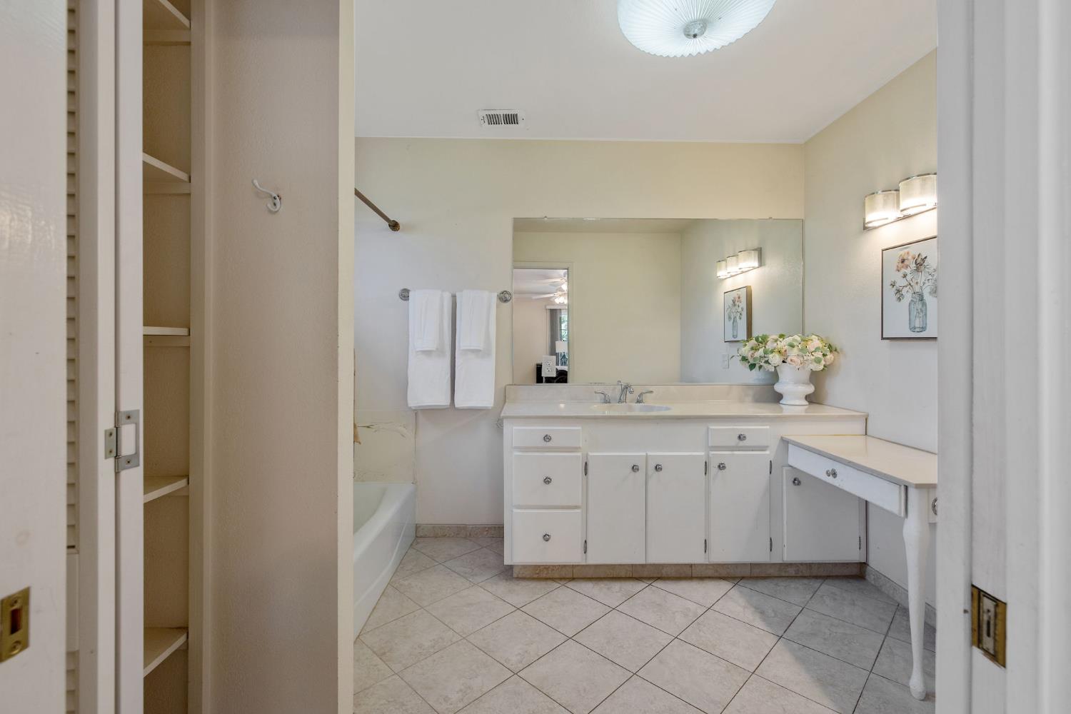 4909 E Fillmore Avenue S, Fresno, CA 93727