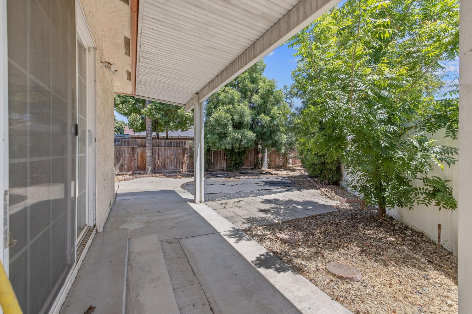 4909 E Fillmore Avenue S, Fresno, CA 93727