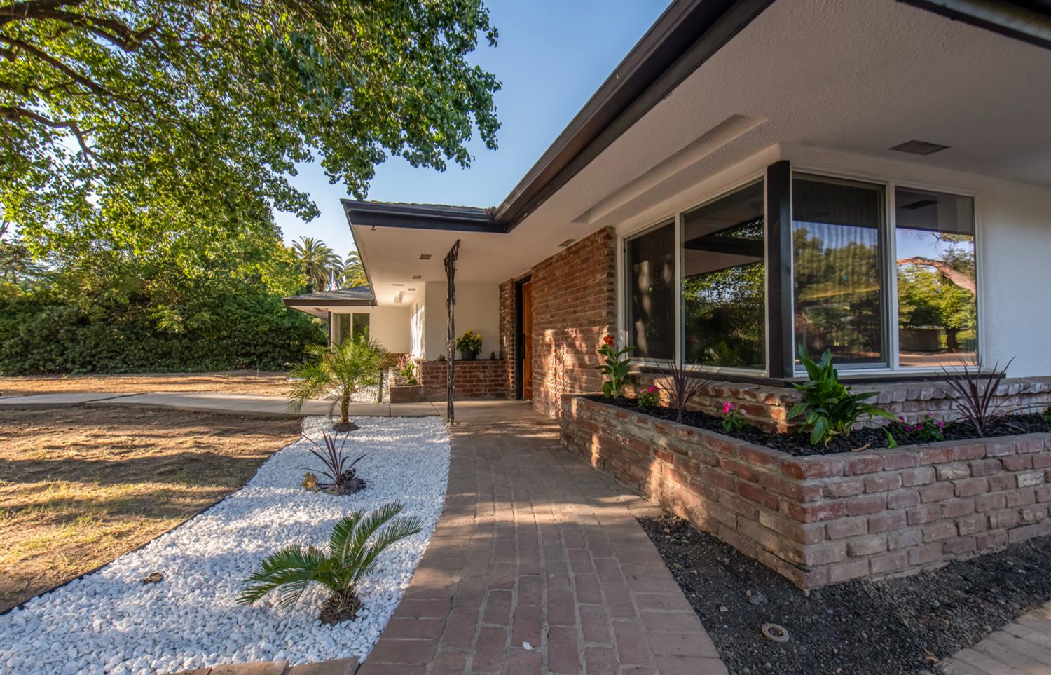 609 E Hampton, Fresno, CA 93704
