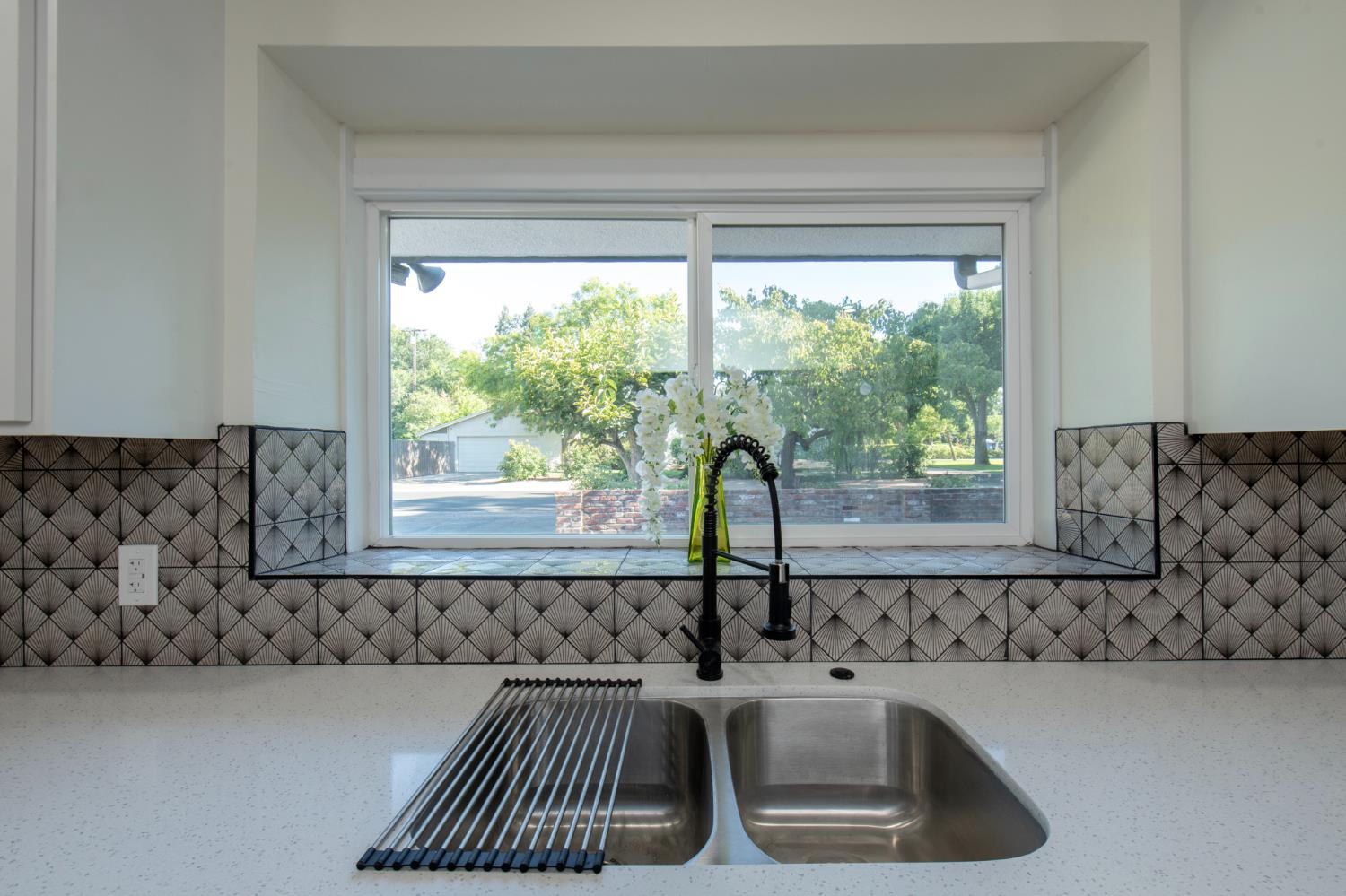 609 E Hampton, Fresno, CA 93704