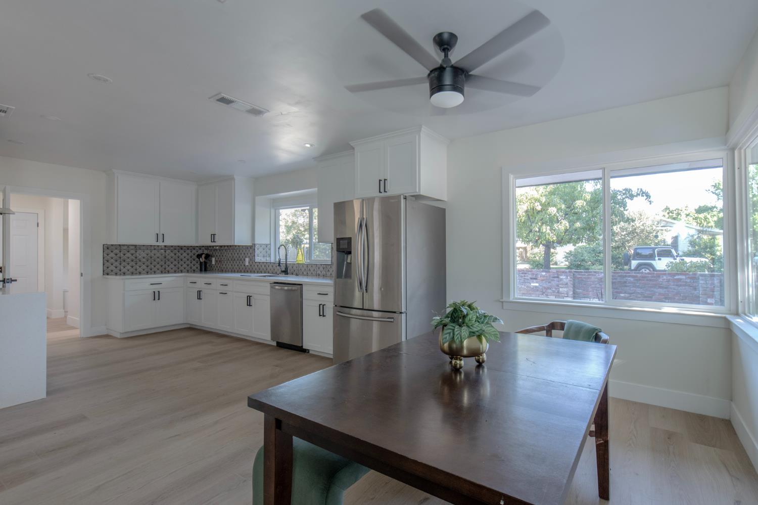 609 E Hampton, Fresno, CA 93704