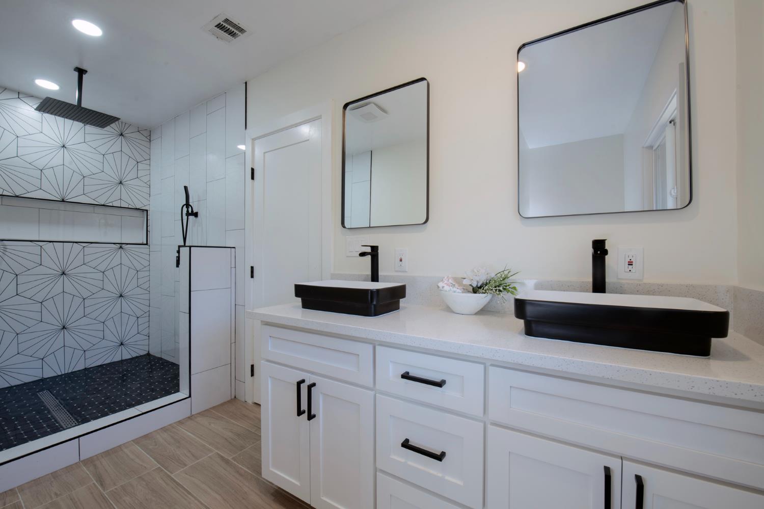 609 E Hampton, Fresno, CA 93704