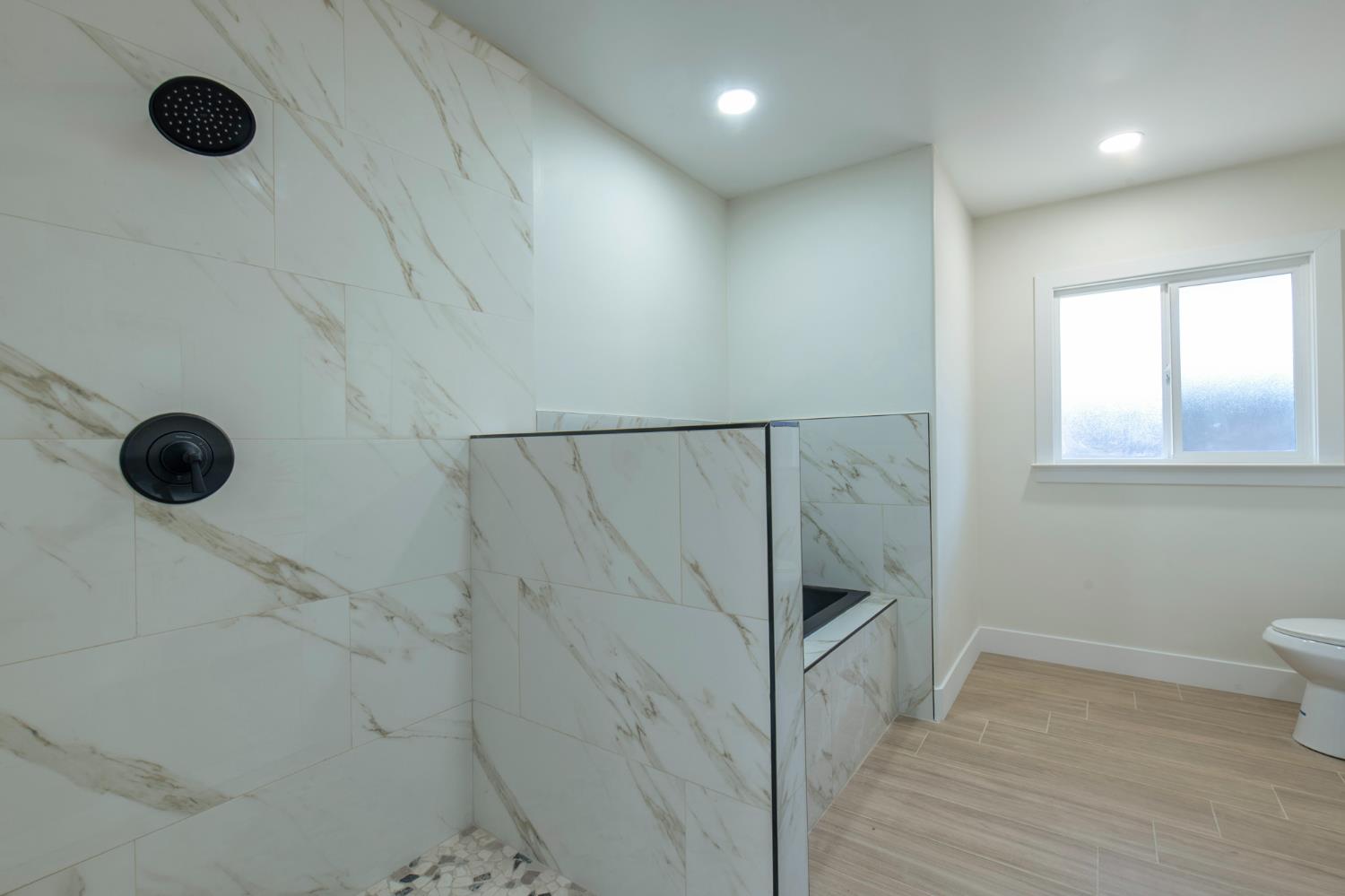 609 E Hampton, Fresno, CA 93704