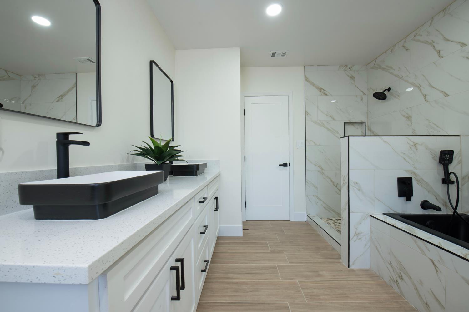 609 E Hampton, Fresno, CA 93704