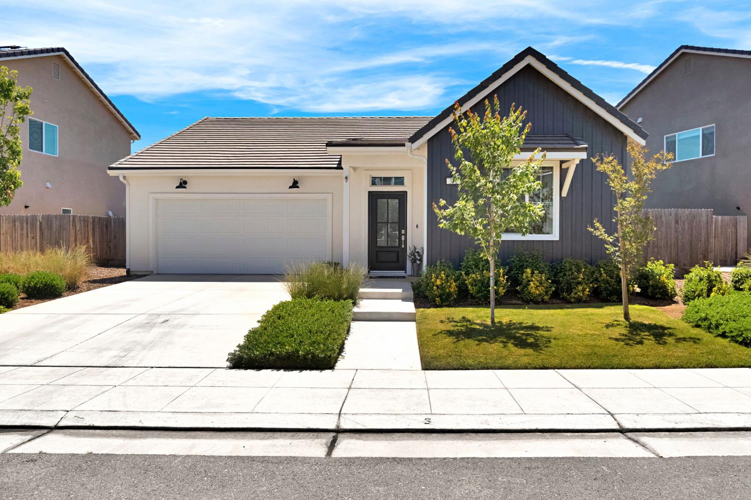 371 Huntington Ave S, Madera, CA 93636