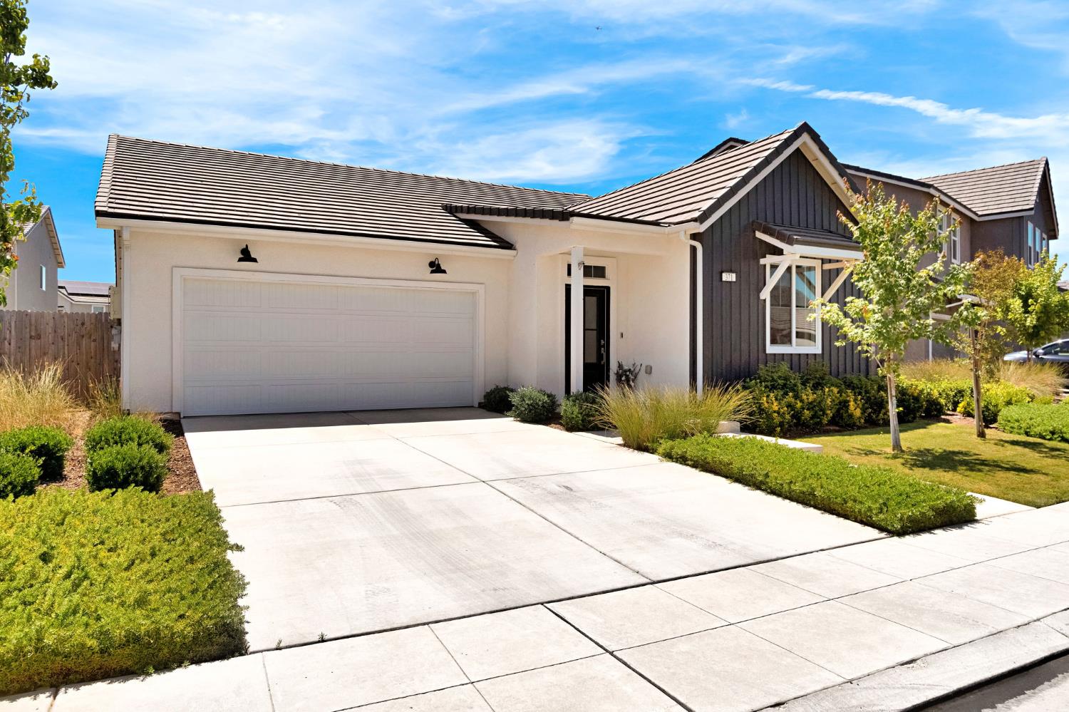 371 Huntington Ave S, Madera, CA 93636