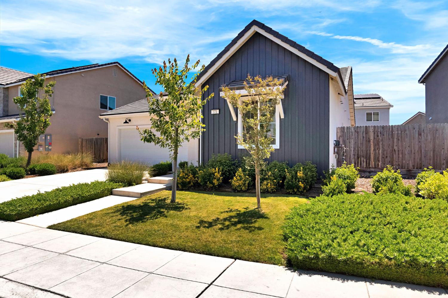 371 Huntington Ave S, Madera, CA 93636