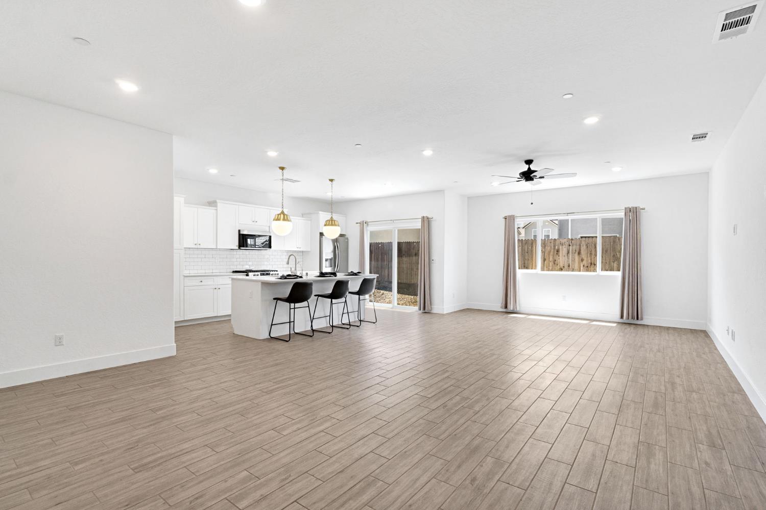 371 Huntington Ave S, Madera, CA 93636