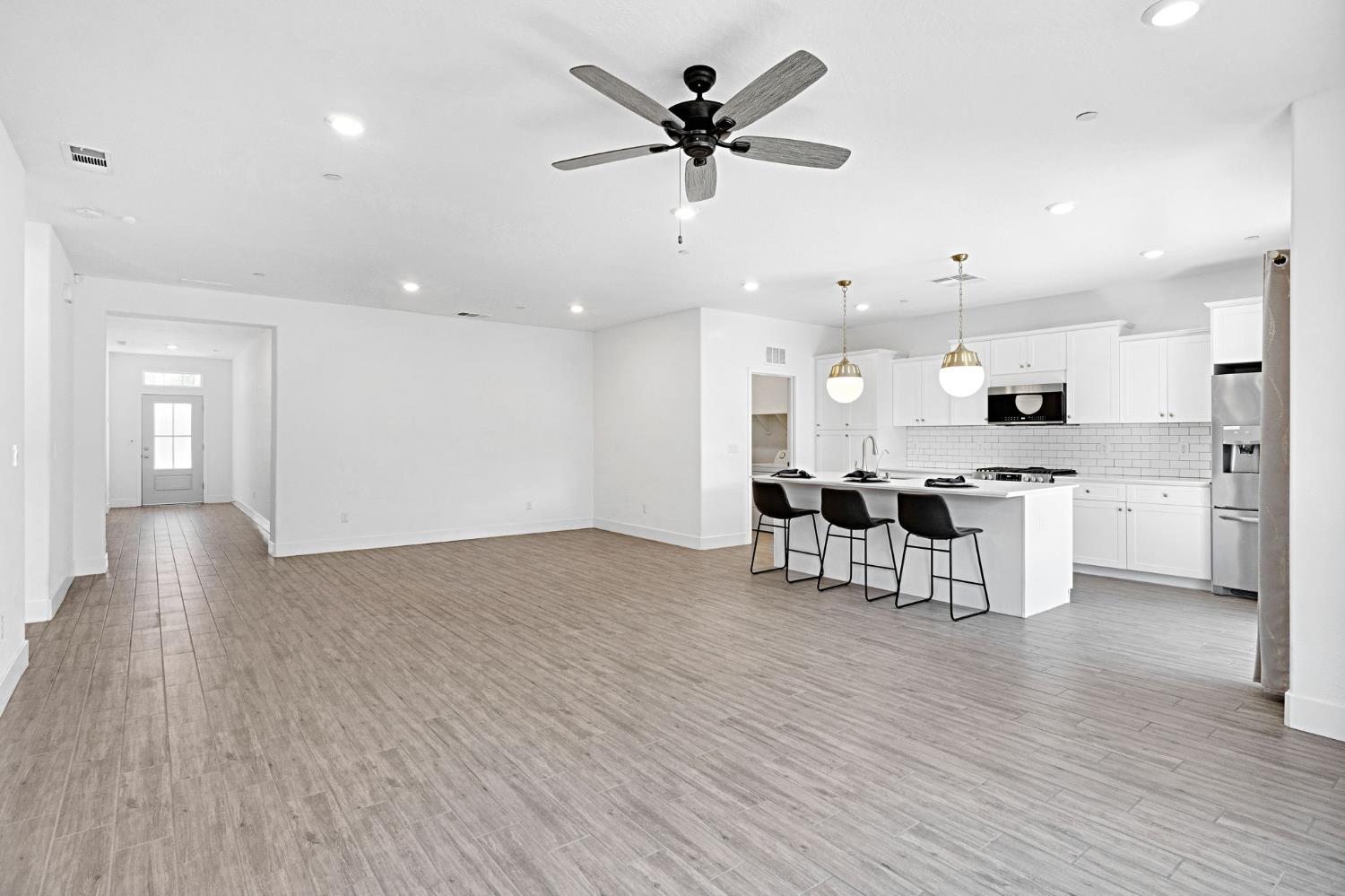 371 Huntington Ave S, Madera, CA 93636