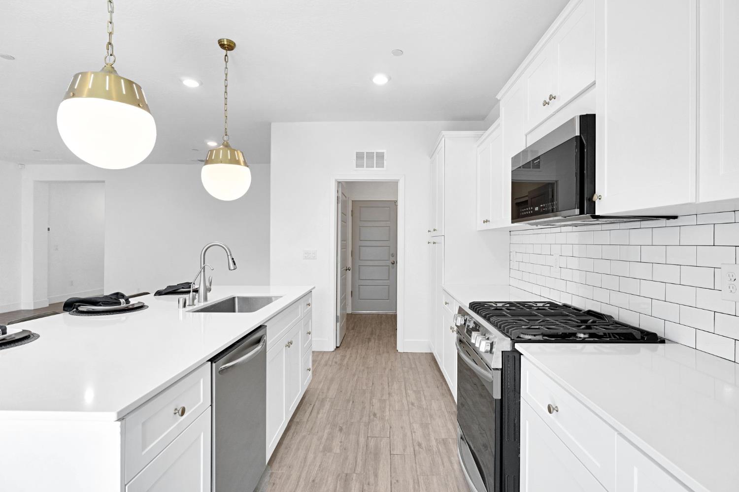 371 Huntington Ave S, Madera, CA 93636