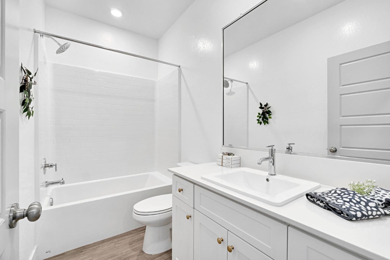 371 Huntington Ave S, Madera, CA 93636