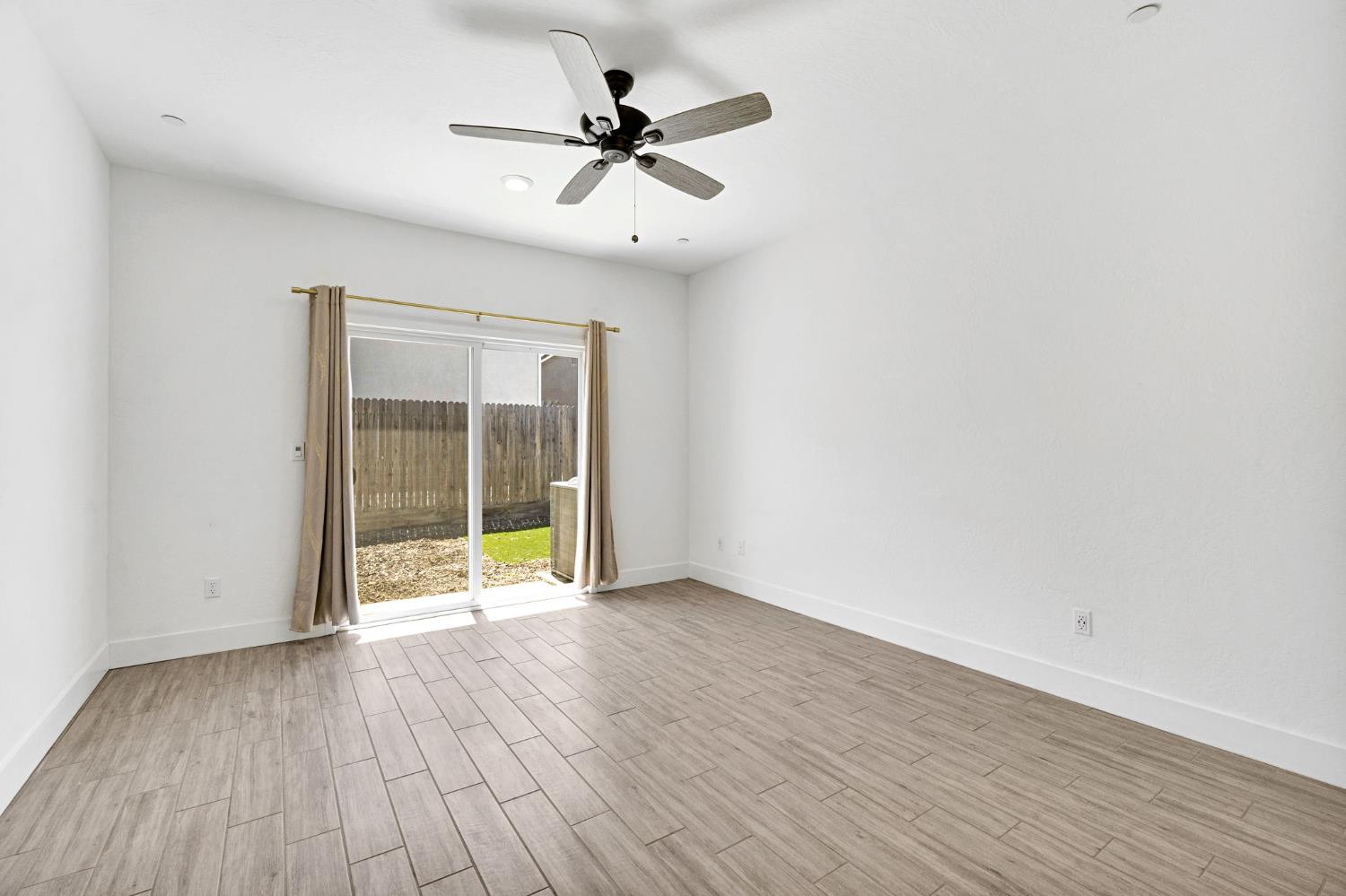 371 Huntington Ave S, Madera, CA 93636