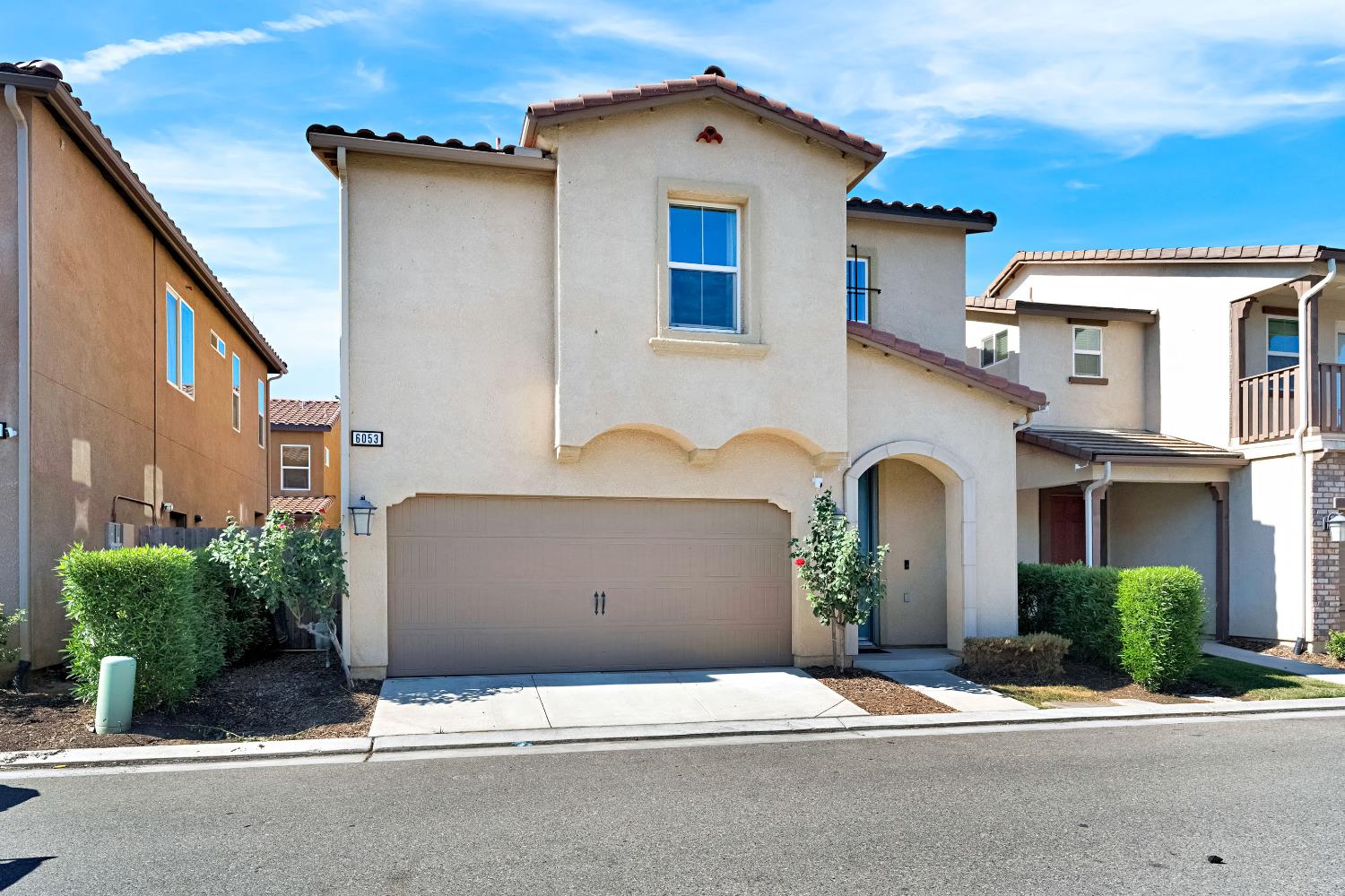 6053 E Brick Dr, Fresno, CA 93727