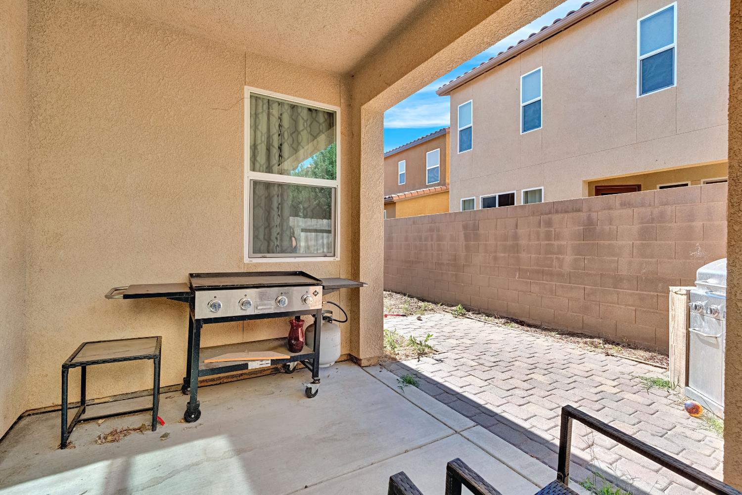 6053 E Brick Dr, Fresno, CA 93727