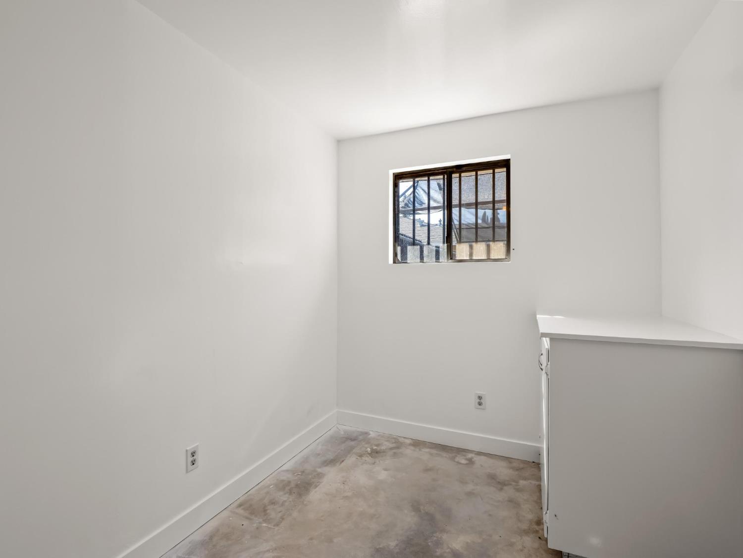 5017 E Washington Ave, Fresno, CA 93727