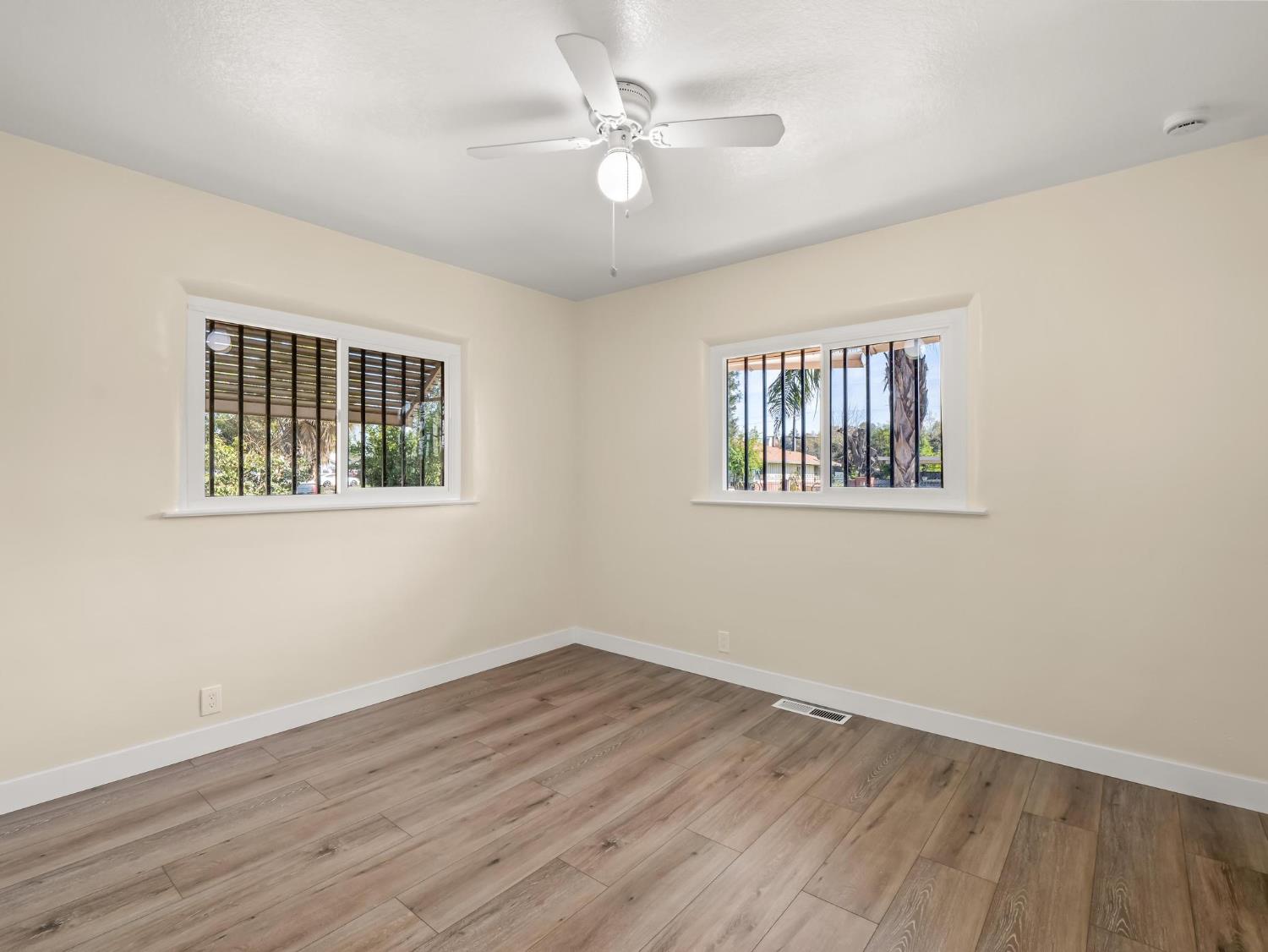 5017 E Washington Ave, Fresno, CA 93727