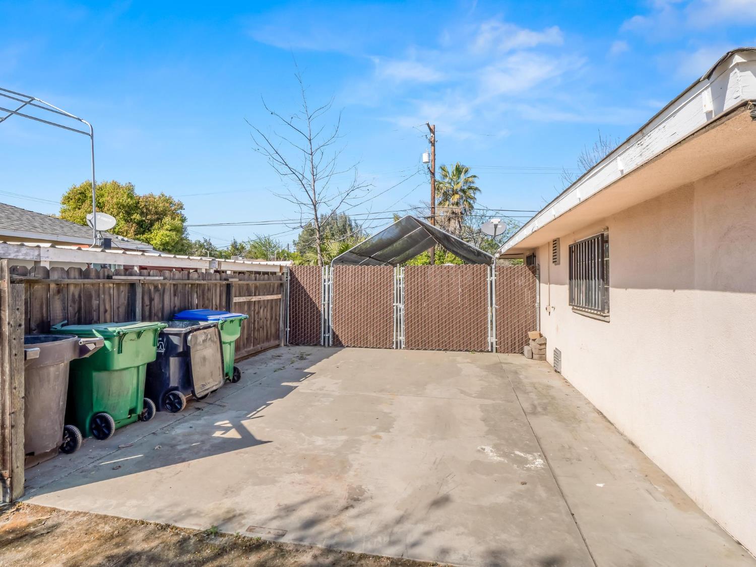 5017 E Washington Ave, Fresno, CA 93727