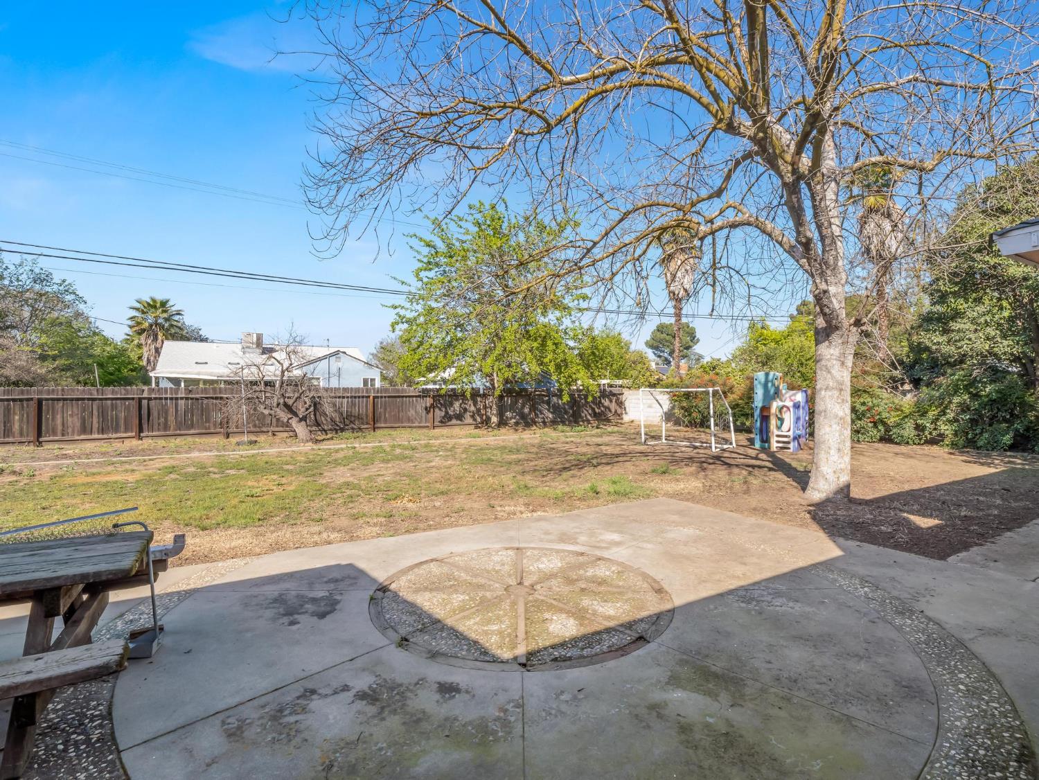 5017 E Washington Ave, Fresno, CA 93727