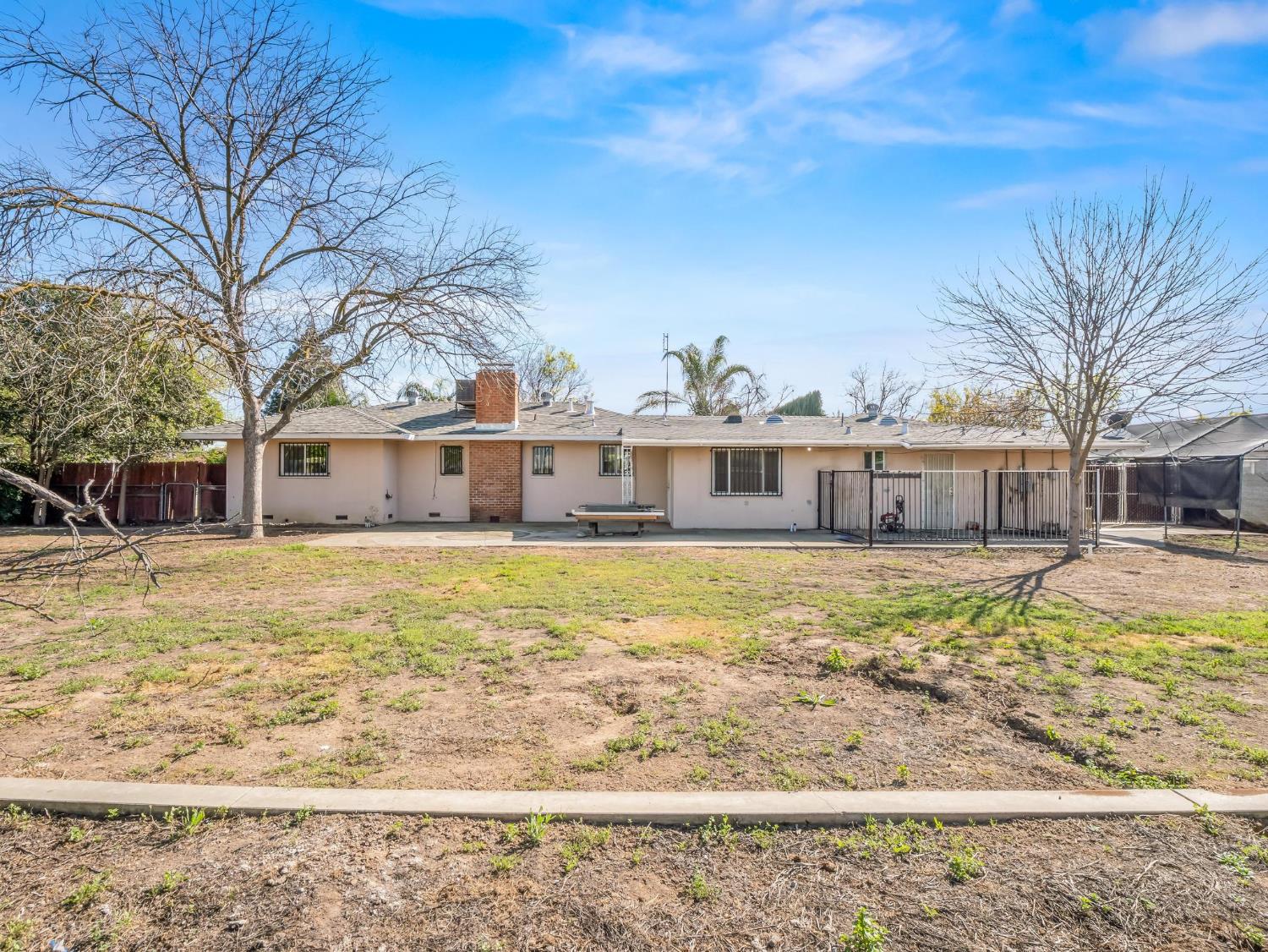 5017 E Washington Ave, Fresno, CA 93727