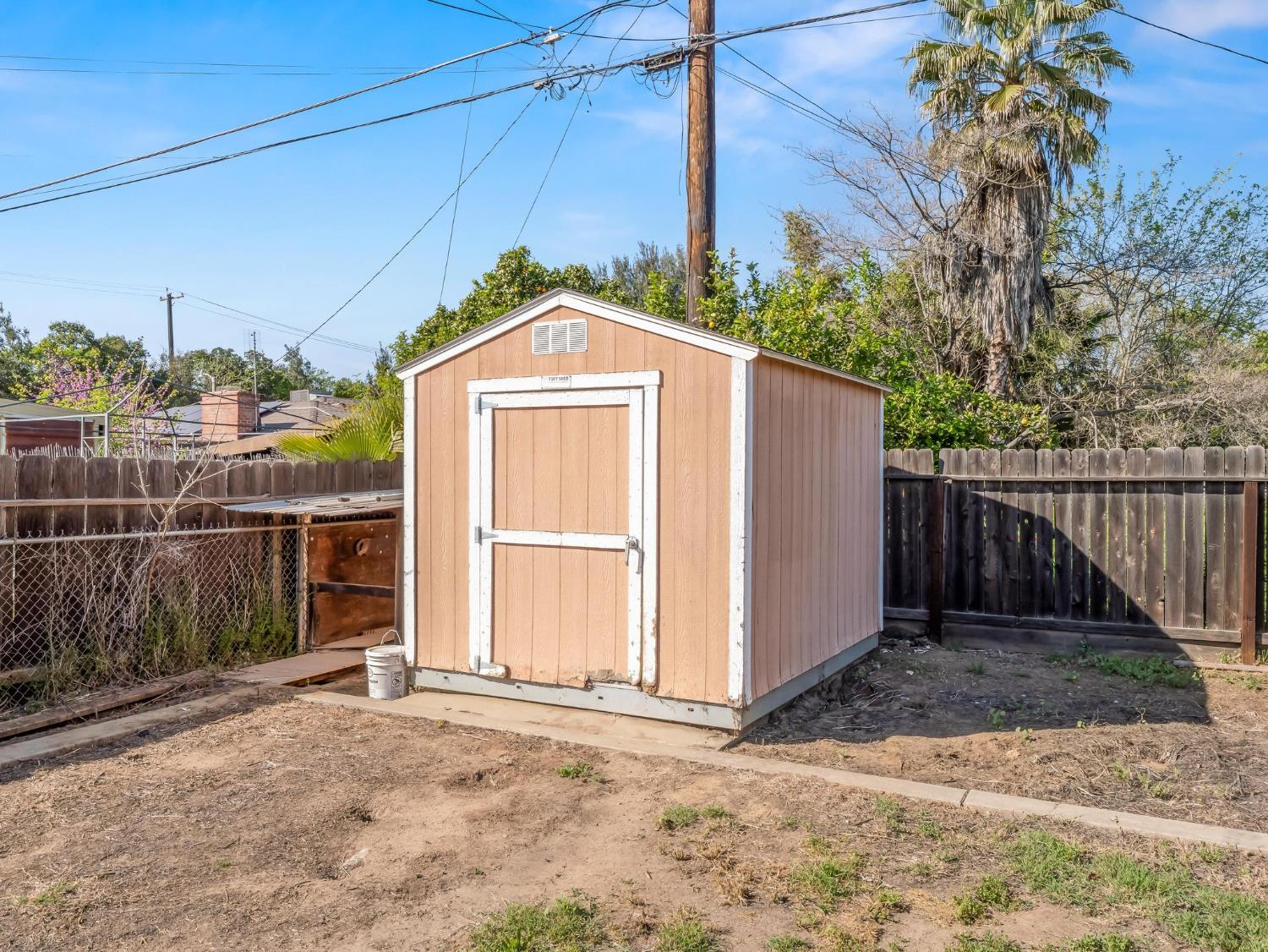 5017 E Washington Ave, Fresno, CA 93727