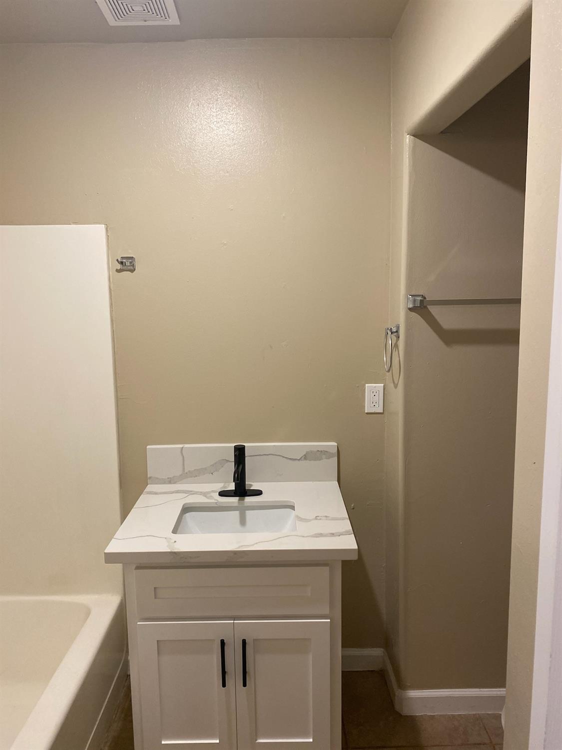 424 S A St, Madera, CA 93638