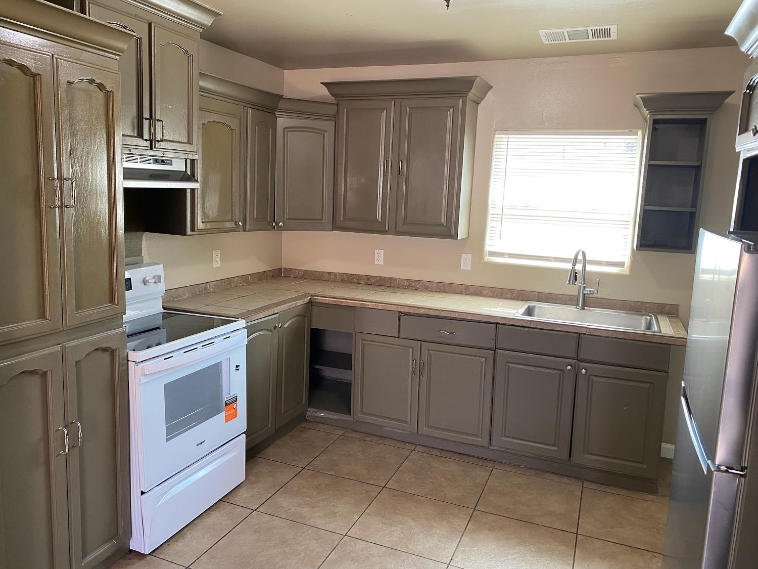 424 S A St, Madera, CA 93638