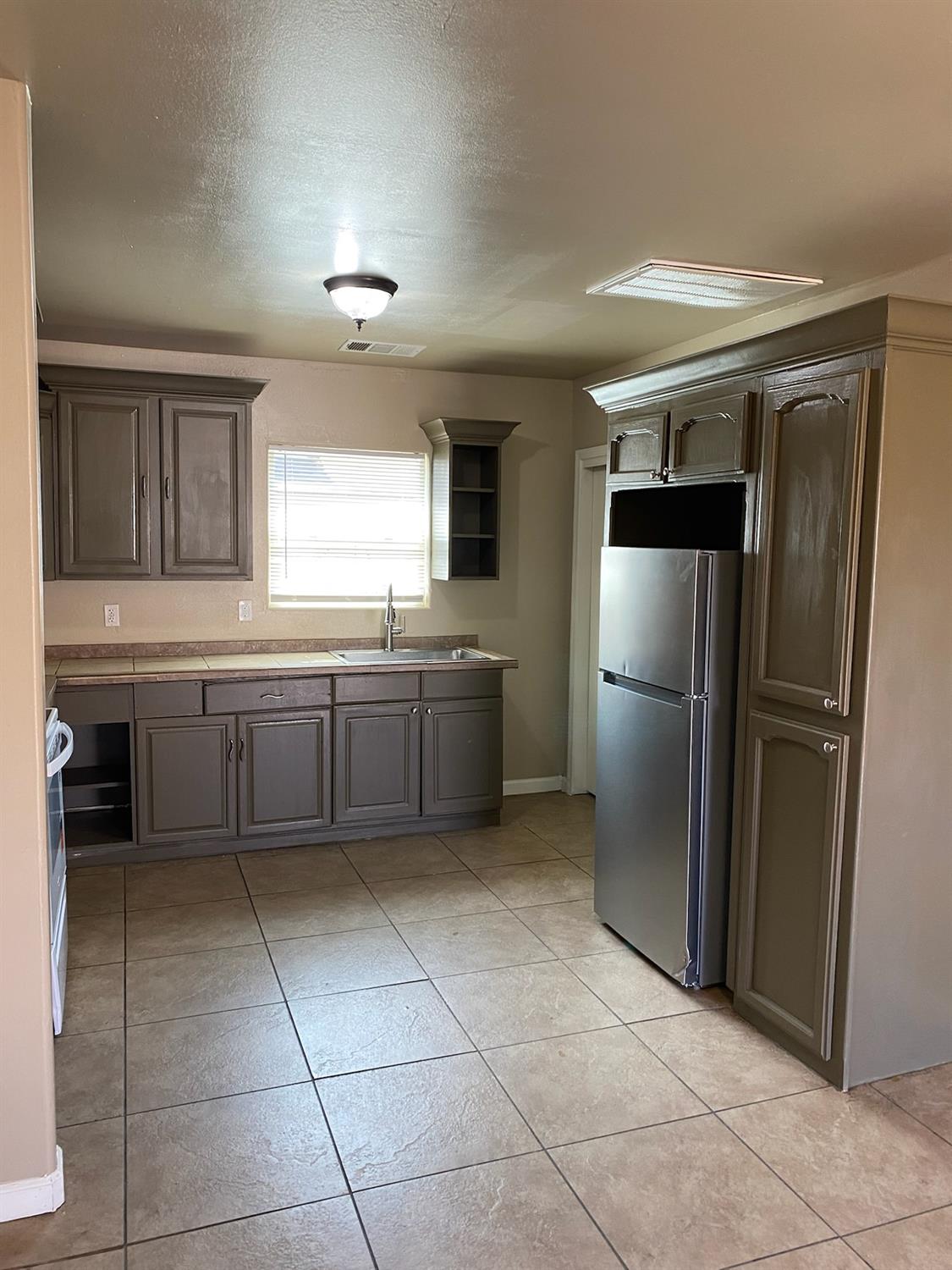 424 S A St, Madera, CA 93638