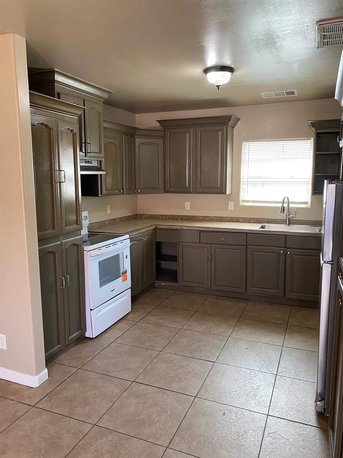 424 S A St, Madera, CA 93638