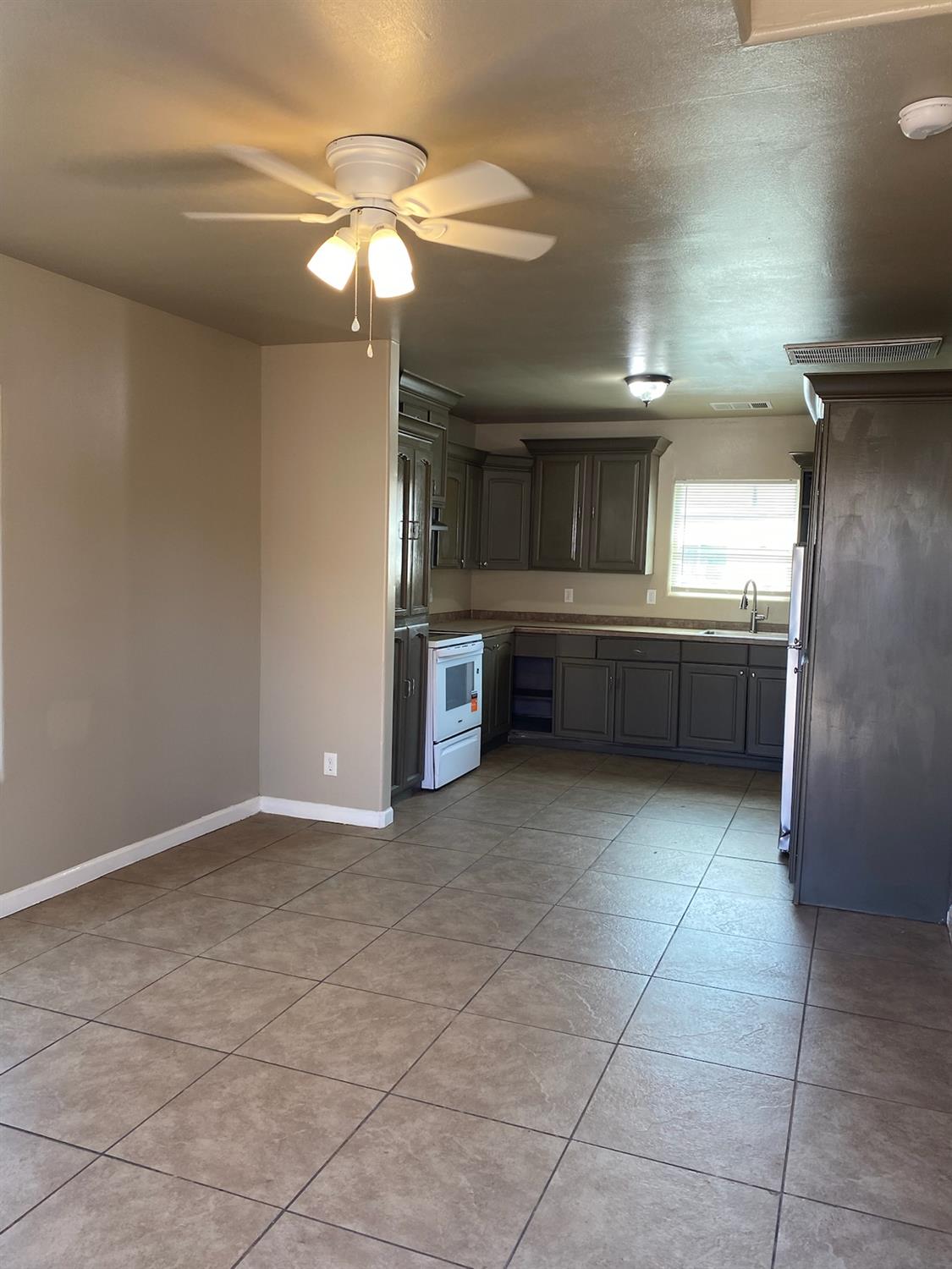 424 S A St, Madera, CA 93638