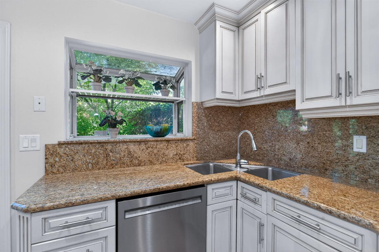 320 W Bluff Ave #103, Fresno, CA 93711