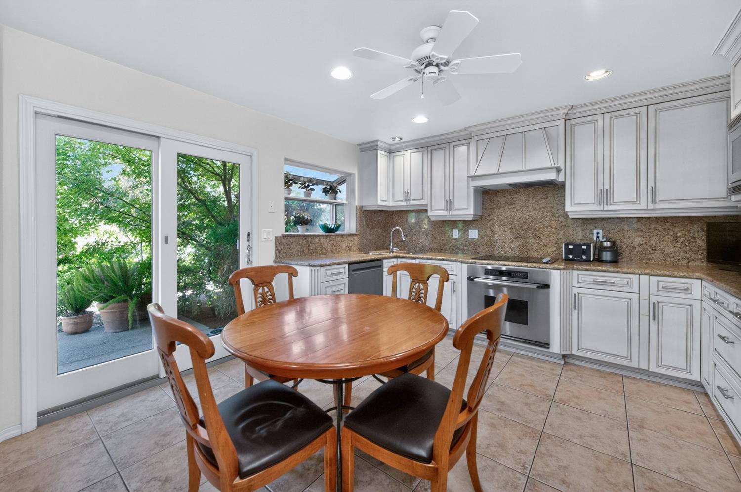 320 W Bluff Ave #103, Fresno, CA 93711