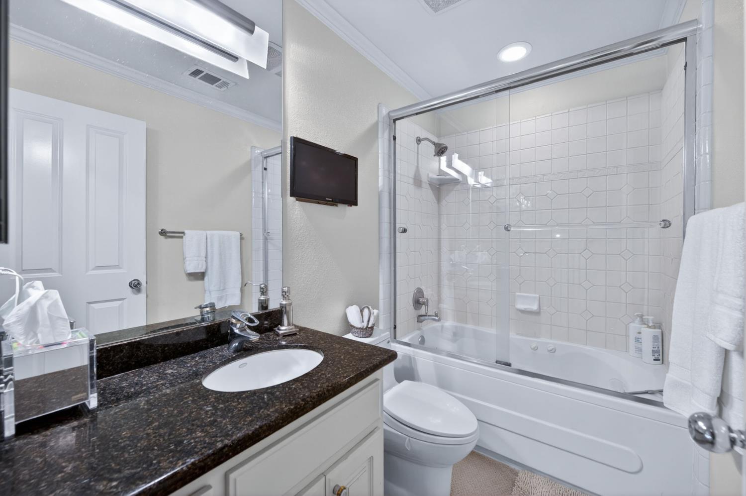 320 W Bluff Ave #103, Fresno, CA 93711